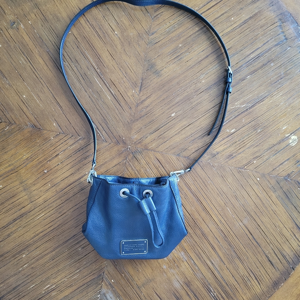 Marc by Marc Jacobs Too Hot to Handle Small Drawstring Leather Crossbody Bag - Picture 5 of 11